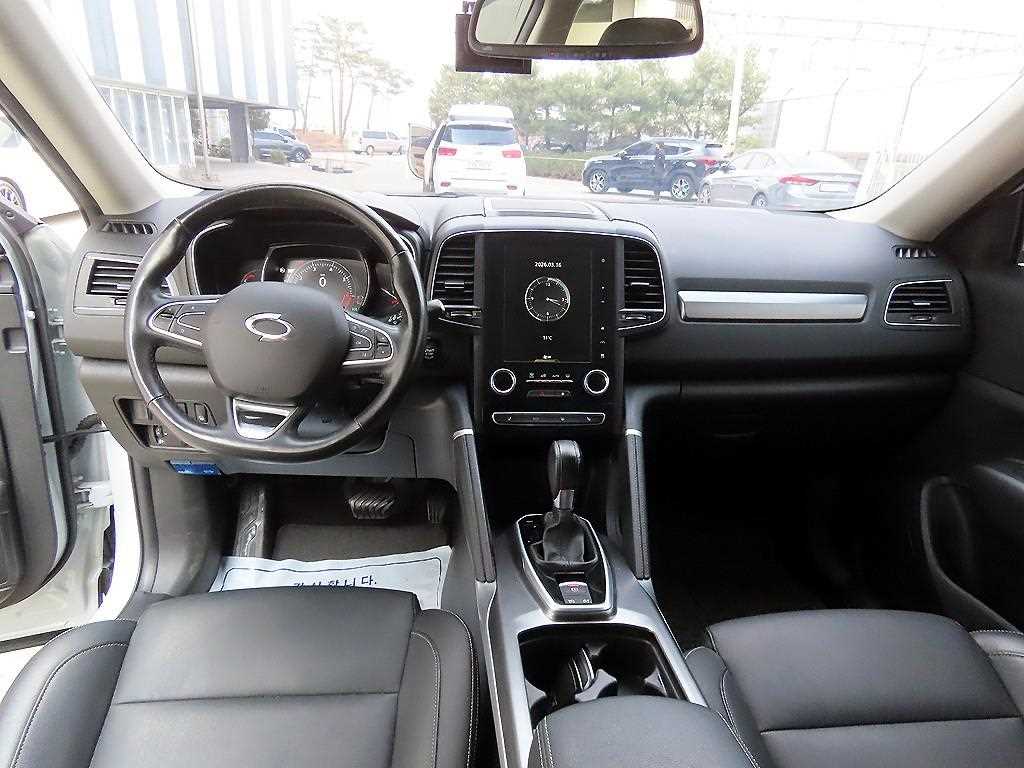 Renault QM6 Gasoline 2.0 GDe LE 2WD 8