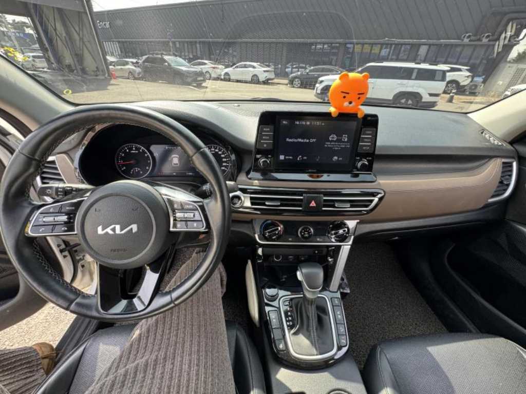 Kia Seltos Gasoline 1.6 Turbo 4WD Gravity 10