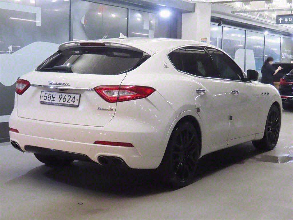 Maserati Levante 3.0 Diesel AWD 5