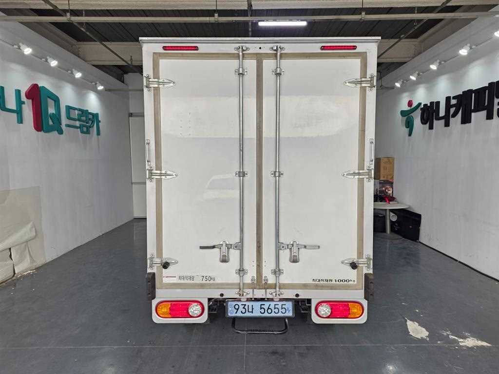 Hyundai Porter 1.0 Ton/ Super Cab/ Long Wheelbase 5