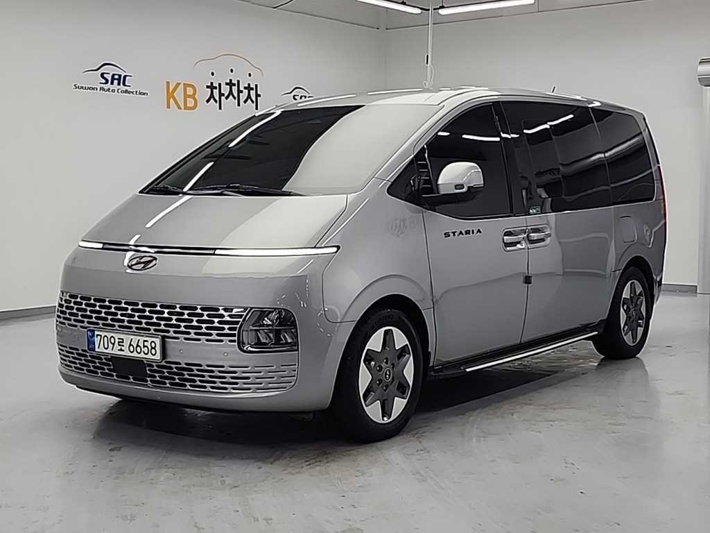 Hyundai Staria 4WD Diesel Tourer Modern 3