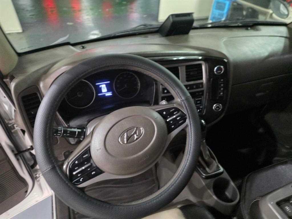 Hyundai Porter 1.0 Ton/ Super Cab/ Long Wheelbase 8