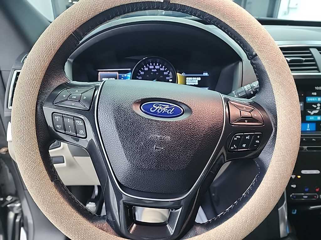 Ford Explorer 2.3 EcoBoost Limited 4WD 10