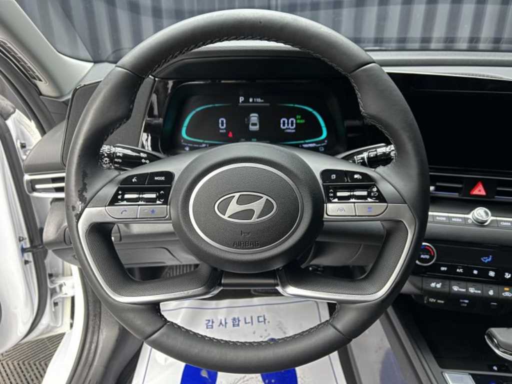 Hyundai Avante 1.6 HEV Modern 9