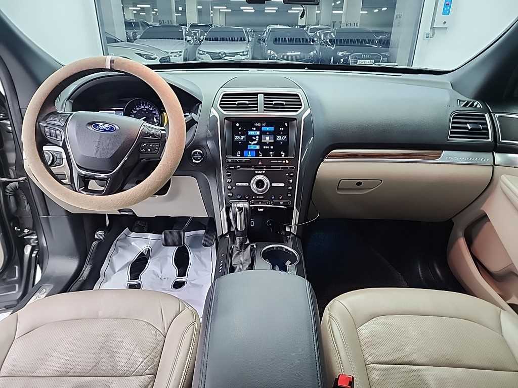 Ford Explorer 2.3 EcoBoost Limited 4WD 8