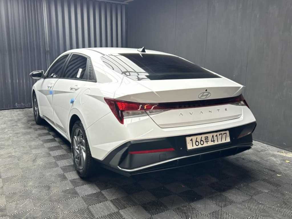 Hyundai Avante 1.6 HEV Modern 4