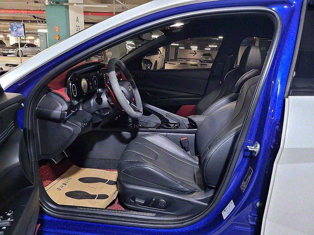 Hyundai Avante 2.0 N 8