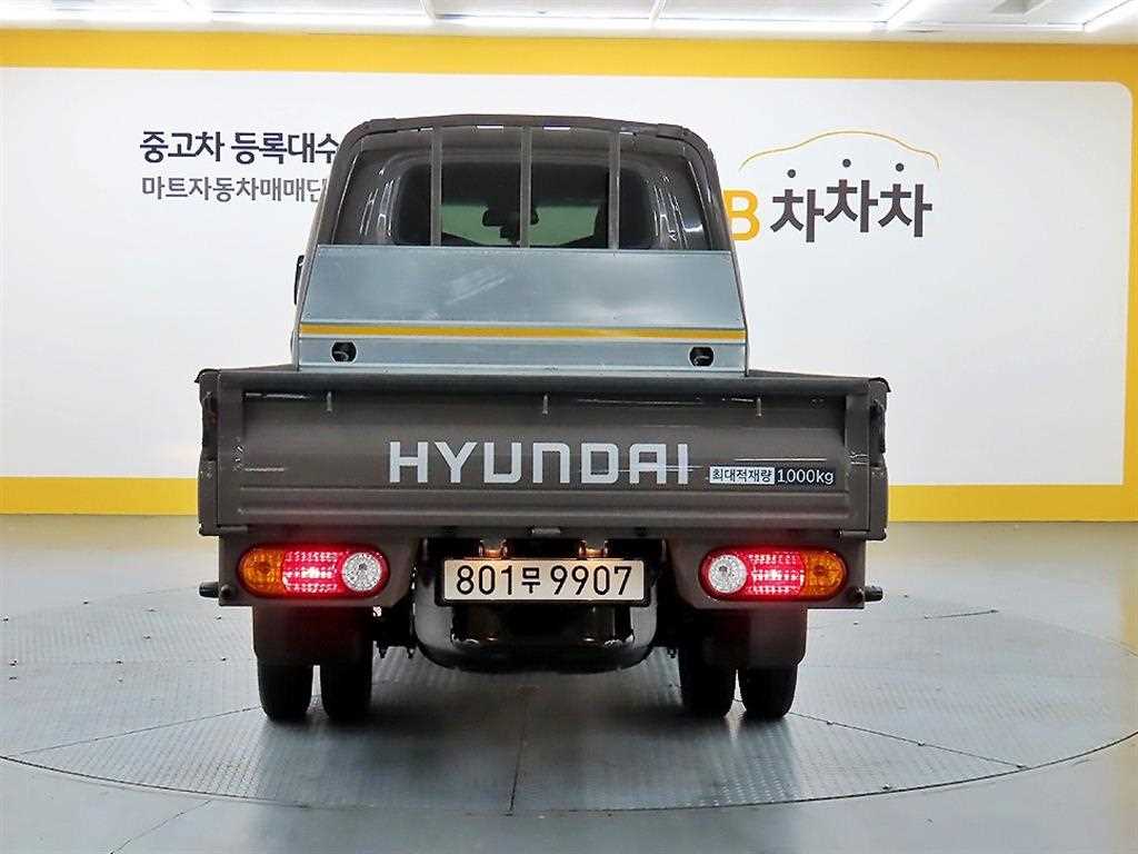Hyundai Porter Double Cab/ Long Wheelbase/ 2WD Smart 4