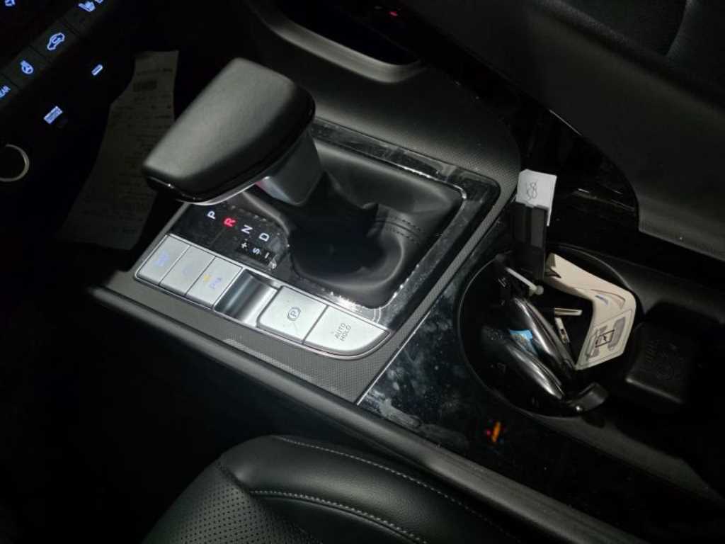 Hyundai Avante 1.6 HEV Modern 8