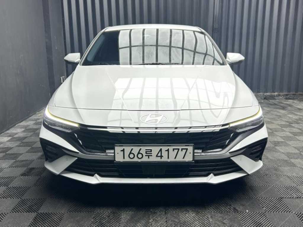 Hyundai Avante 1.6 HEV Modern 3