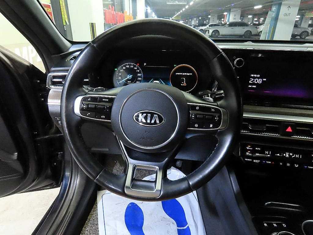 Kia K5 2.0 Noblesse 9