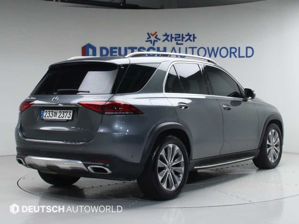 벤츠 GLE 클래스 GLE 300d 4MATIC 사진 2/20