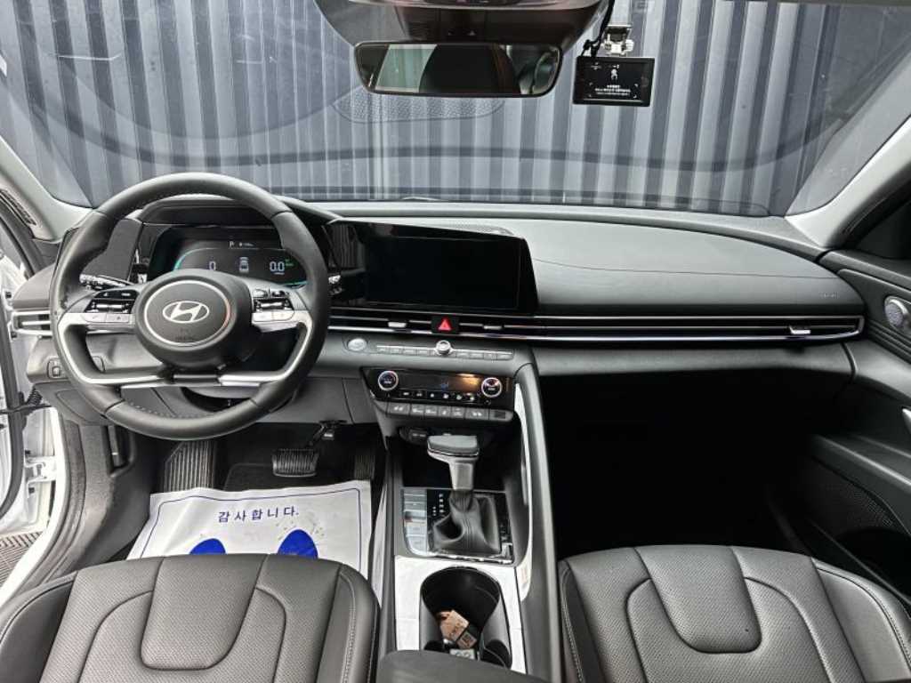 Hyundai Avante 1.6 HEV Modern 8