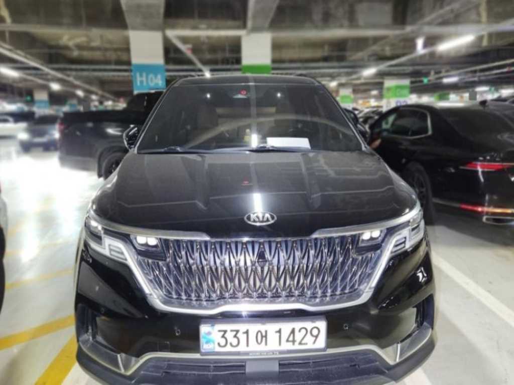 Kia Carnival Gasoline Signature 2