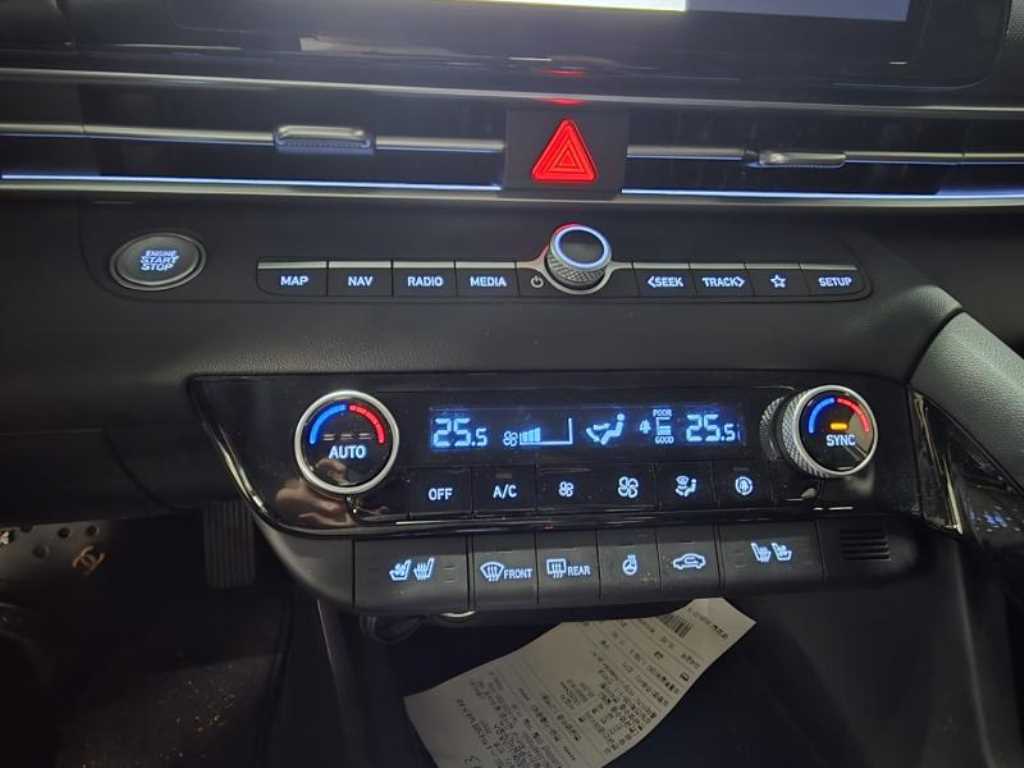 Hyundai Avante 1.6 HEV Modern 9