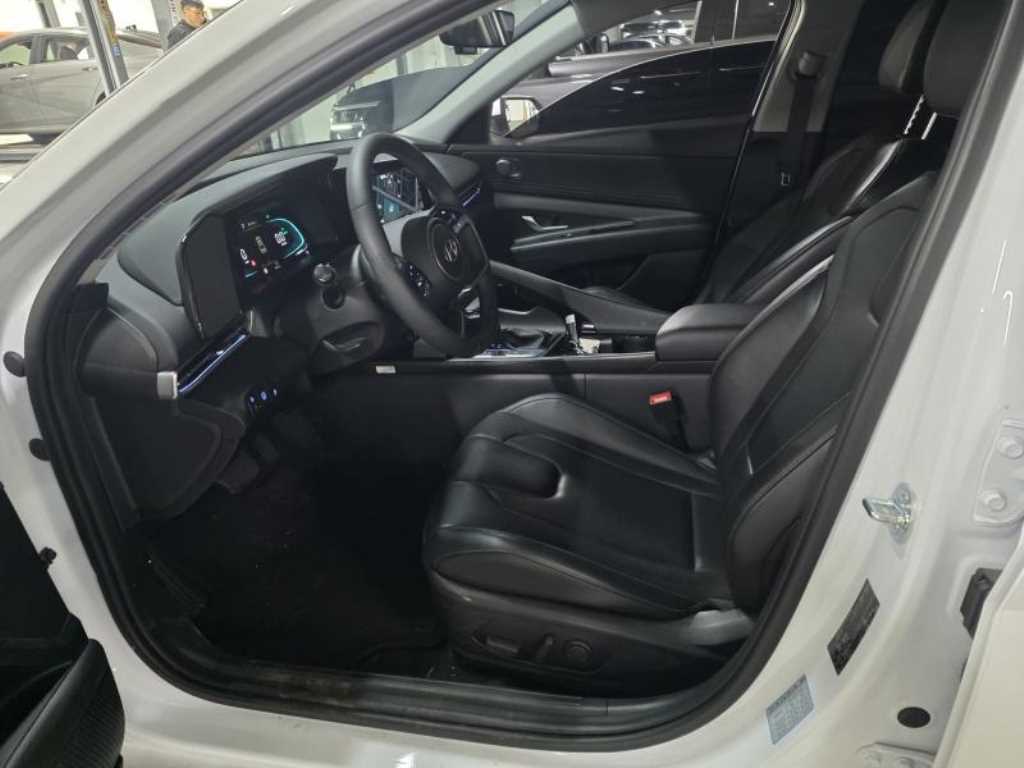 Hyundai Avante 1.6 HEV Modern 4