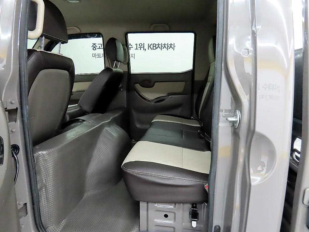 Hyundai Porter Double Cab/ Long Wheelbase/ 2WD Smart 7