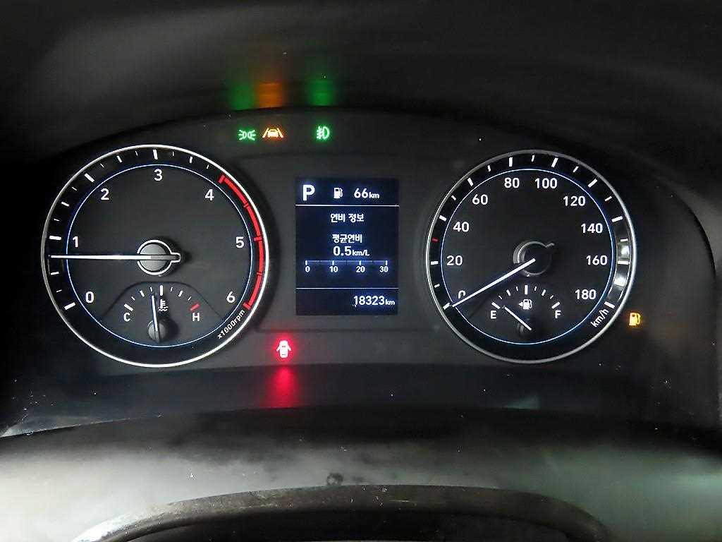 Hyundai Porter Double Cab/ Long Wheelbase/ 2WD Smart 9