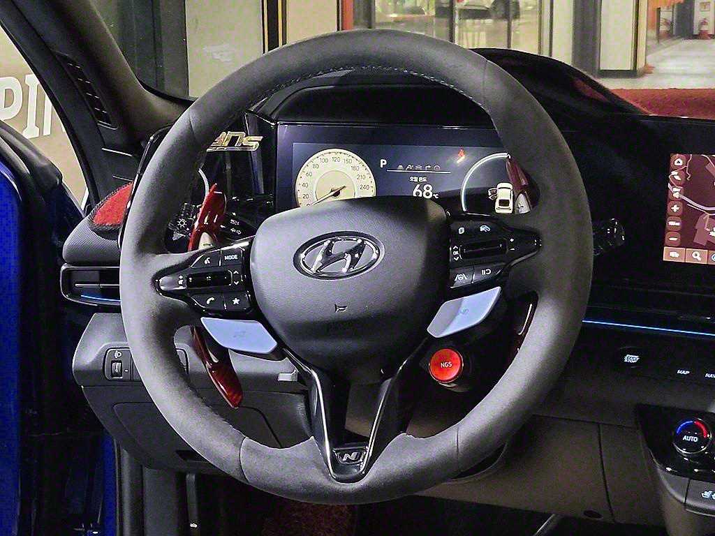 Hyundai Avante 2.0 N 10