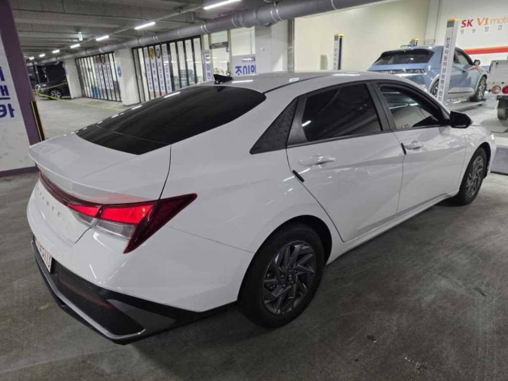 Hyundai Avante 1.6 HEV Modern 3