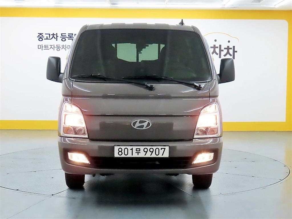 Hyundai Porter Double Cab/ Long Wheelbase/ 2WD Smart 2