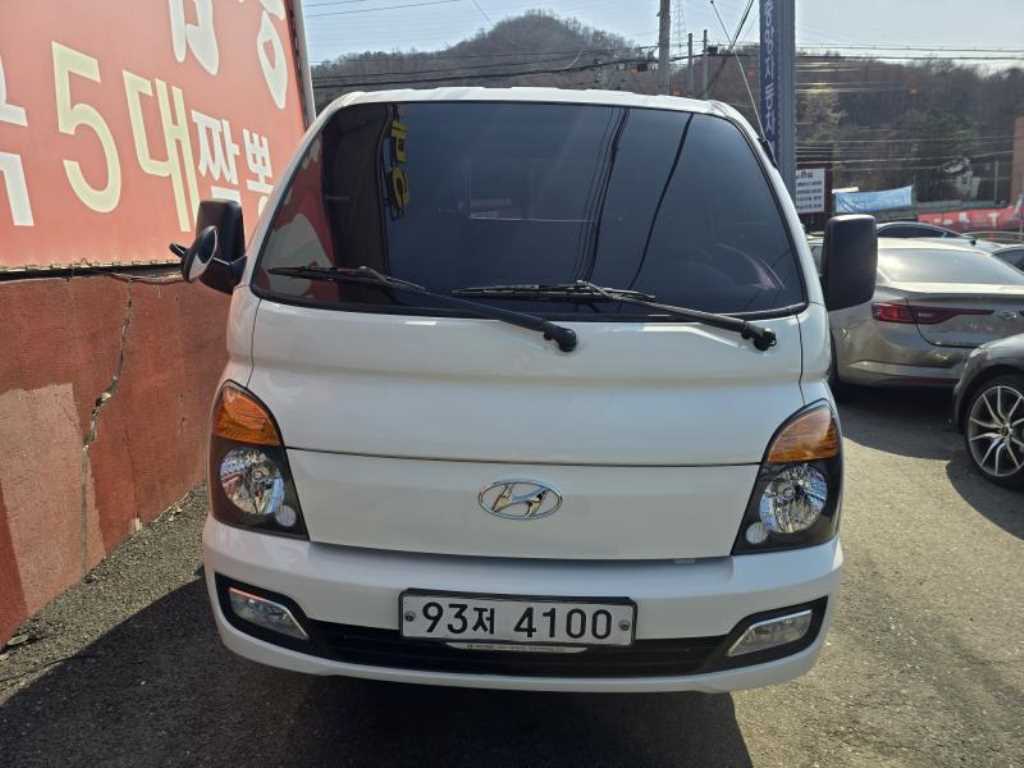 Hyundai Porter 1.0 Ton/ Super Cab/ Long Wheelbase/ CRDi
