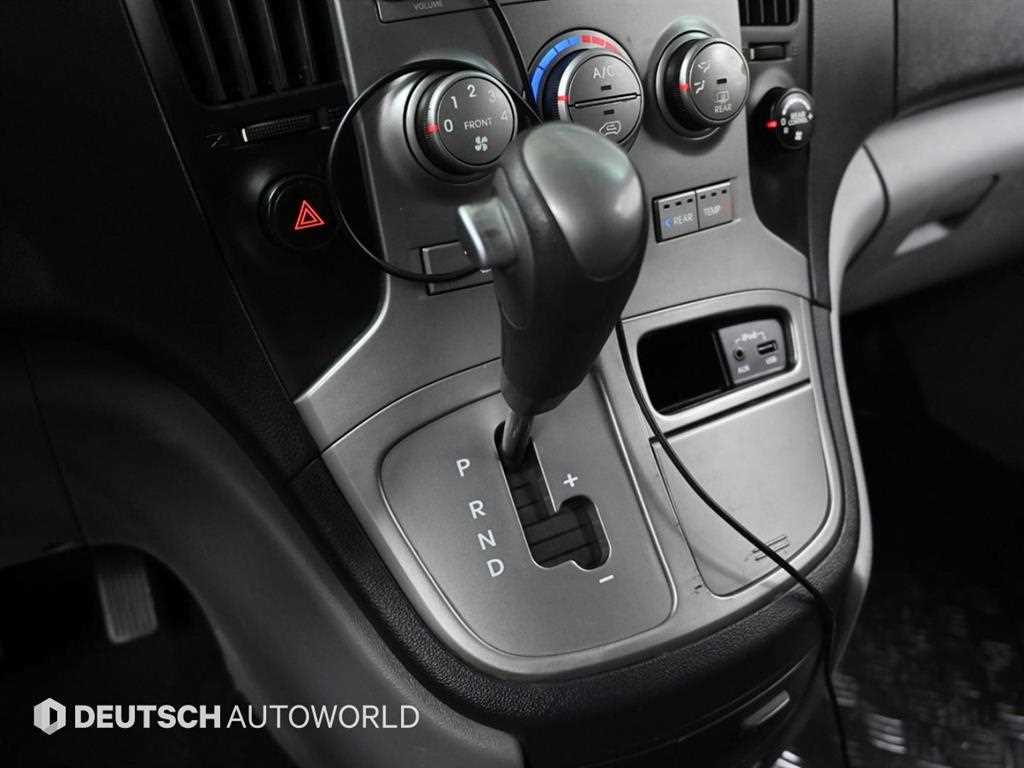 Hyundai Starex Wagon CVX Luxury 10