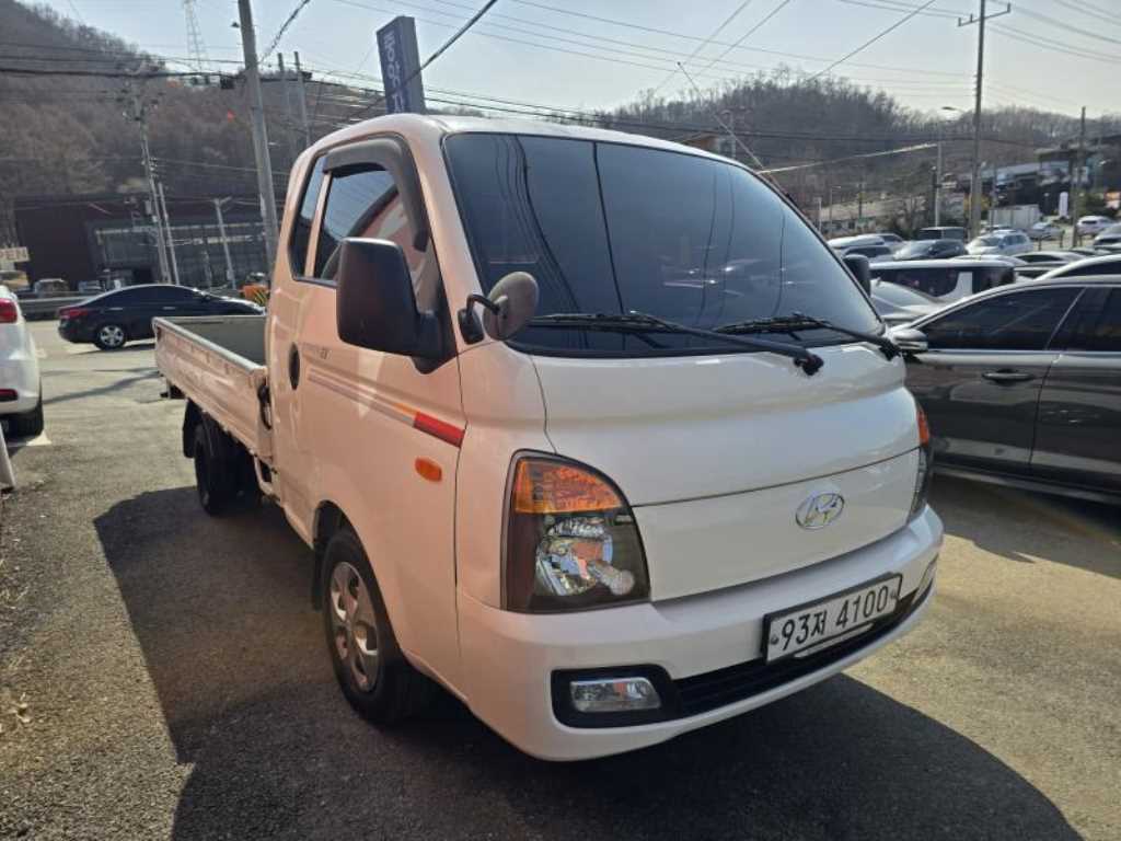 Hyundai Porter 1.0 Ton/ Super Cab/ Long Wheelbase/ CRDi 3
