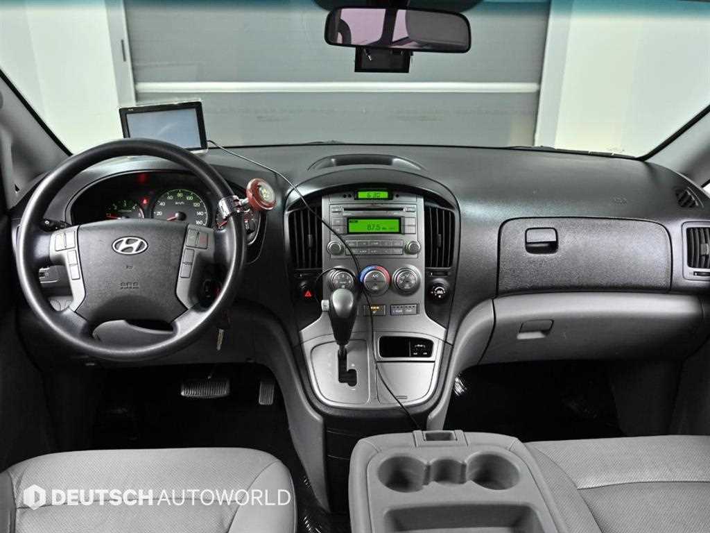 Hyundai Starex Wagon CVX Luxury 8