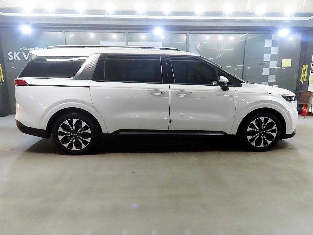 Kia Carnival Gasoline Noblesse — фото 2