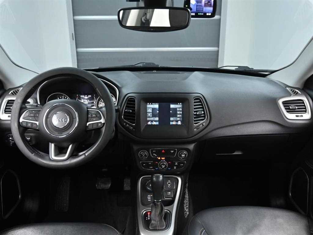 Jeep Compass 2.4 AWD Longitude 8