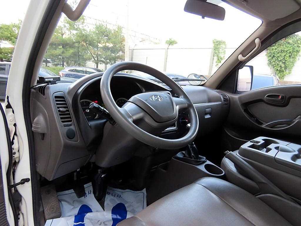 Hyundai Porter Super Cab/ Long Wheelbase/ CRDi 9