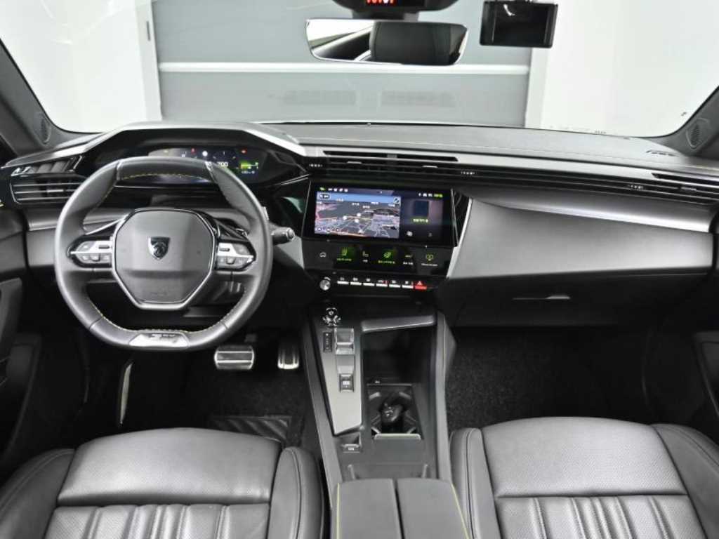 Peugeot 408 1.2 Pure Tech GT 8