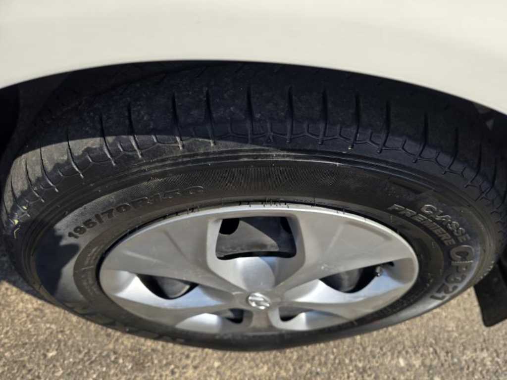 Hyundai Porter 1.0 Ton/ Super Cab/ Long Wheelbase/ CRDi 8