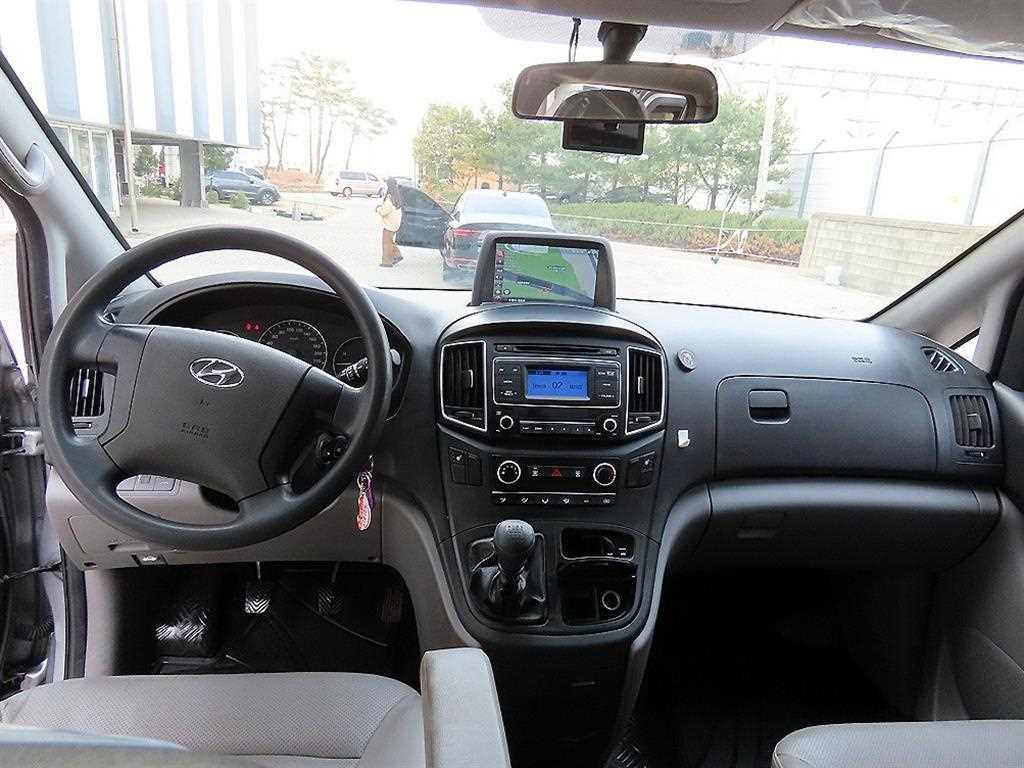 Hyundai Starex Smart 8