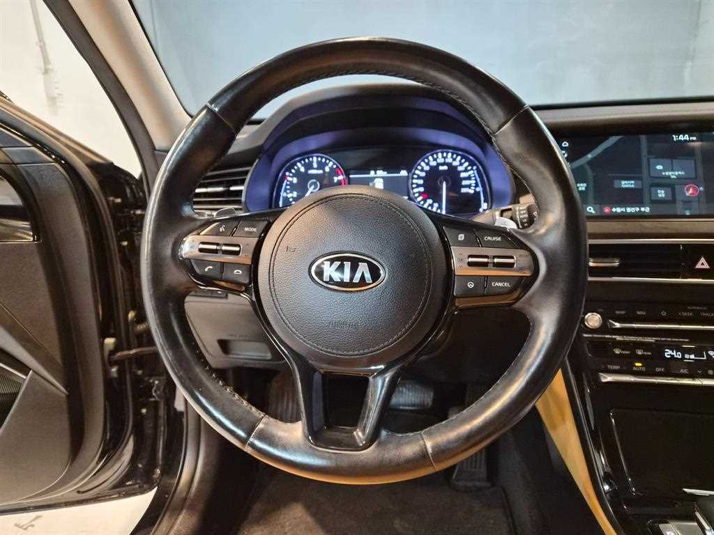 Kia K7 Gasoline 3.0 GDI Signature 9