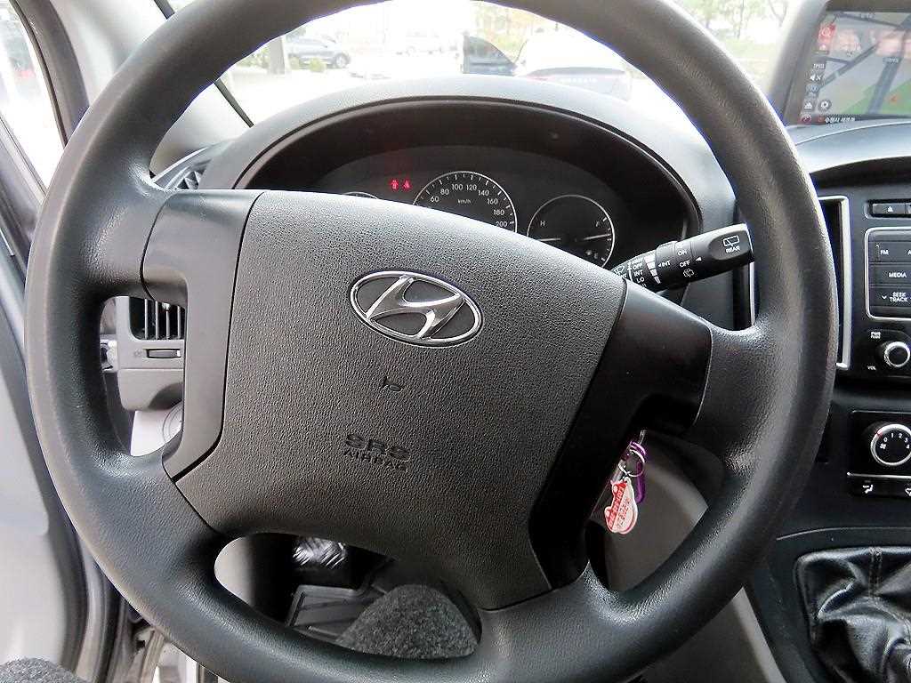 Hyundai Starex Smart 9