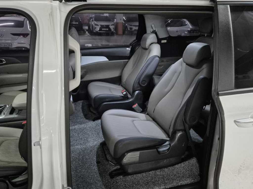 Kia Carnival Diesel Prestige 9