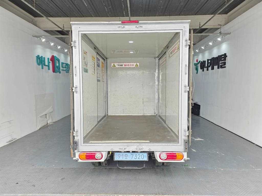 Hyundai Porter 1.0 Ton/ Super Cab/ Long Wheelbase 8