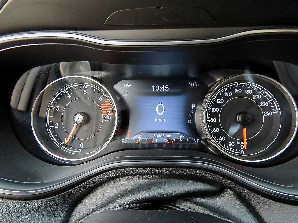Jeep Cherokee 2.4 Limited 10