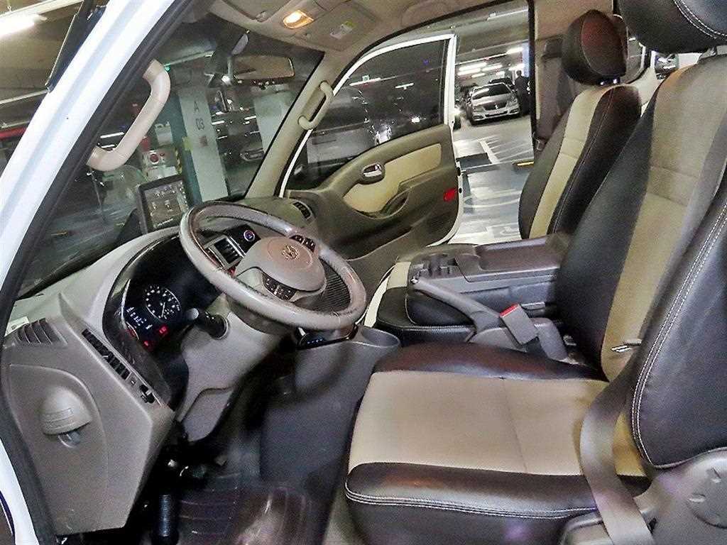 Hyundai Porter 1.0 Ton/ Double Cab/ Long Wheelbase/ CRDi Premium 7