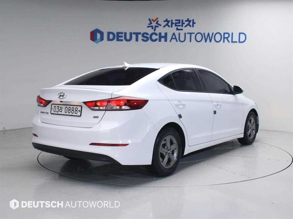 Hyundai Avante 1.6 GDI Smart 4