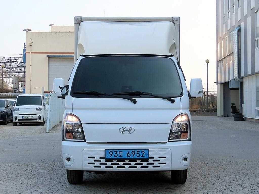 Hyundai Porter 1.0 Ton/ Super Cab/ Long Wheelbase