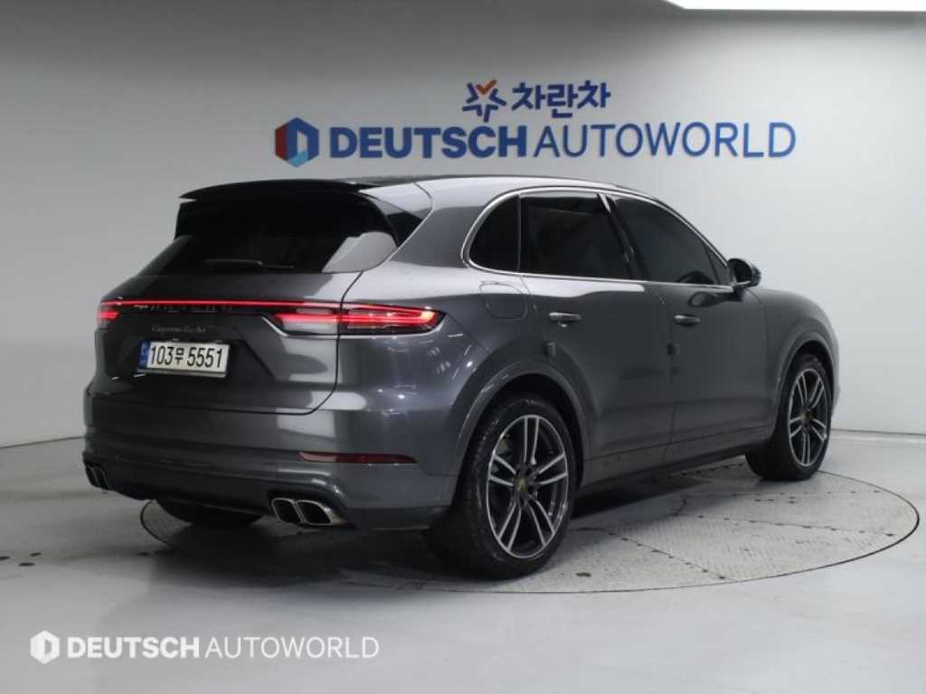 포르쉐 카이엔 4.0 터보 사진 2/20