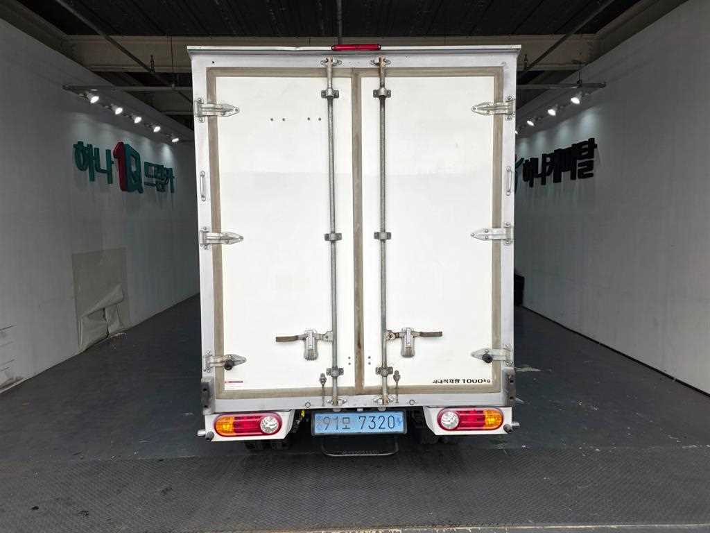 Hyundai Porter 1.0 Ton/ Super Cab/ Long Wheelbase 5