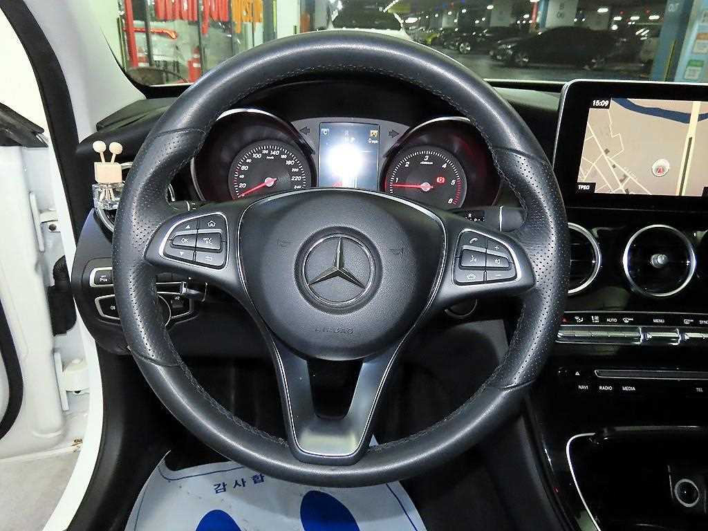 Mercedes-Benz C-Class C220 d 4MATIC 9