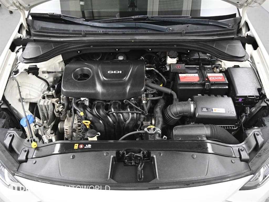 Hyundai Avante 1.6 GDI Smart 8