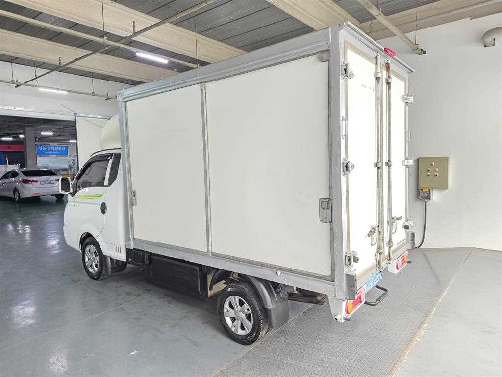 Hyundai Porter 1.0 Ton/ Super Cab/ Long Wheelbase 4