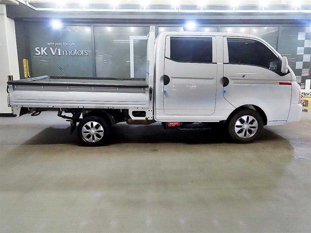 Hyundai Porter 1.0 Ton/ Double Cab/ Long Wheelbase/ CRDi Premium 4