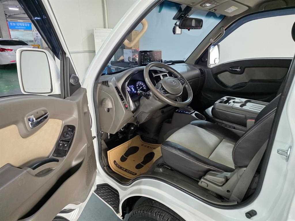 Hyundai Porter 1.0 Ton/ Super Cab/ Long Wheelbase 9